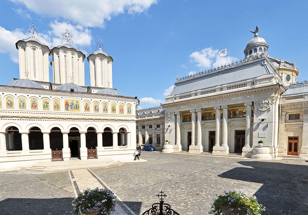 Patriarhia Română pune la colț petiția 'iresponsabilă' de schimbare a datei Paștilor inițiată de Papahagi și Baconschi