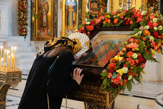De ce se închină ortodocșii la icoane? De ce nu sunt 'chipuri cioplite'? Să ne cunoaștem dreapta credință