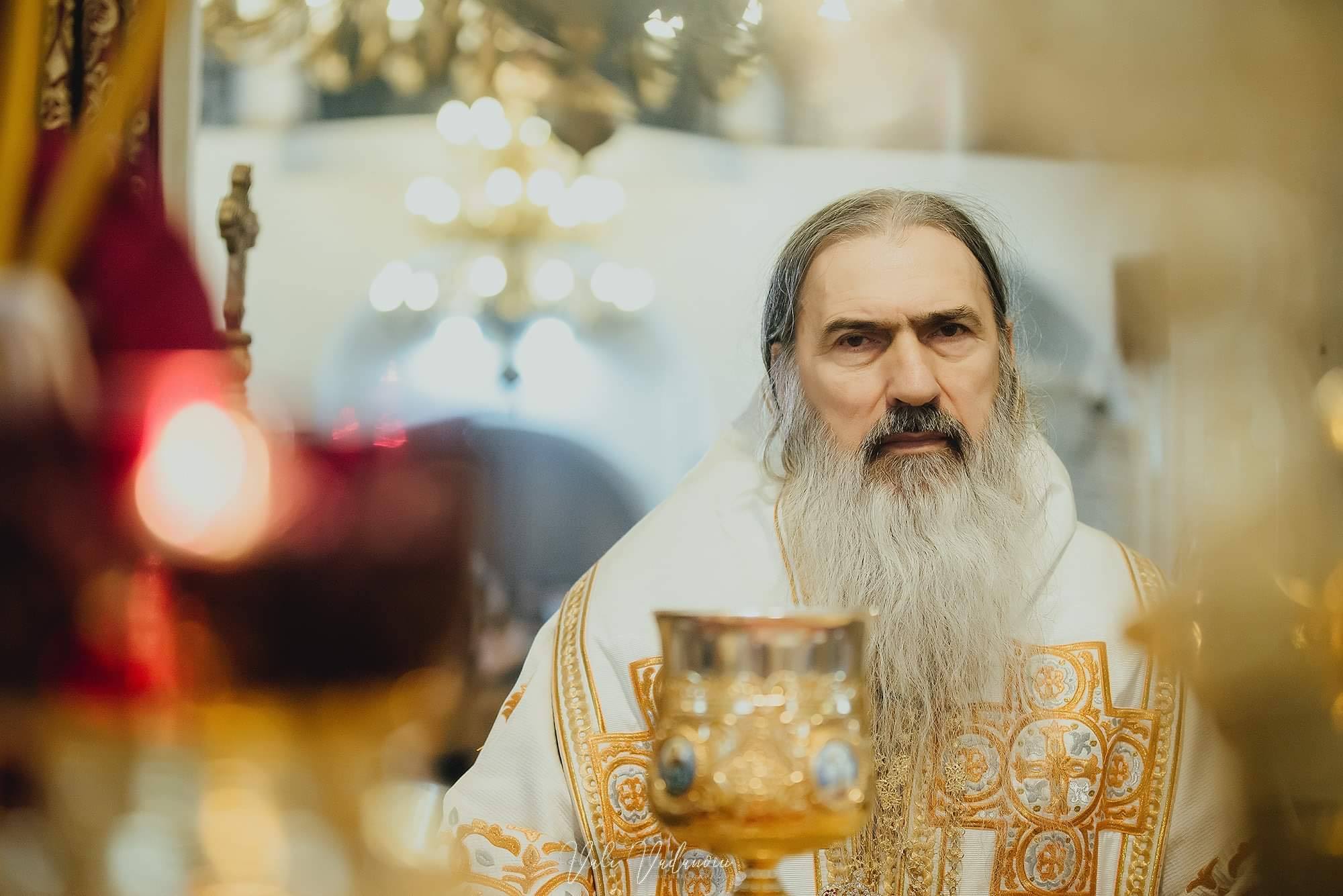 LIVE - Sfânta Liturghie oficiată de IPS Teodosie, la Biserica Sfântul Mare Mucenic Gheorghe din Mangalia, Constanța - Video