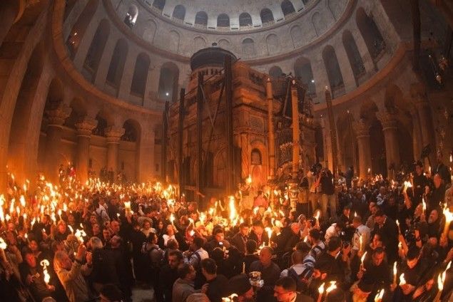 Sfânta Lumină de la Mormântul Domnului din Ierusalim a ajuns în România. Hristos a Înviat!