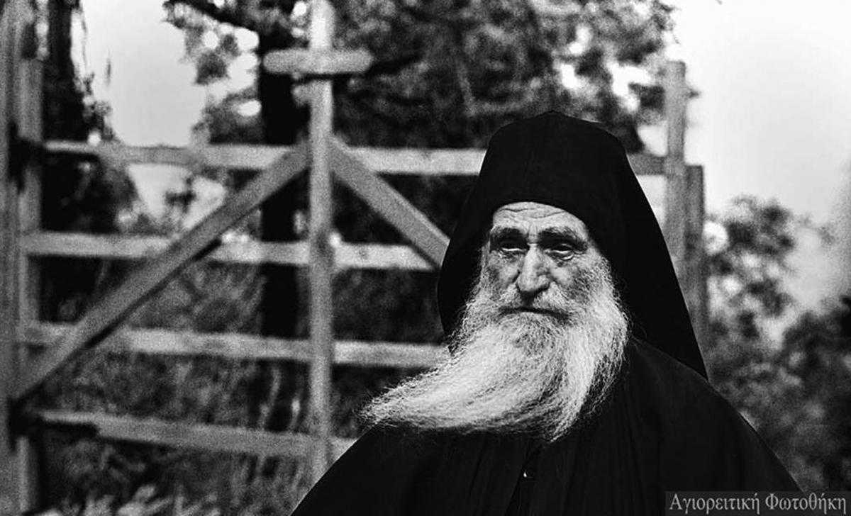 20 ani de la mutarea la Domnul a pr. Dionisie Ignat de la Colciu din Muntele Athos (+ 11 mai 2004)