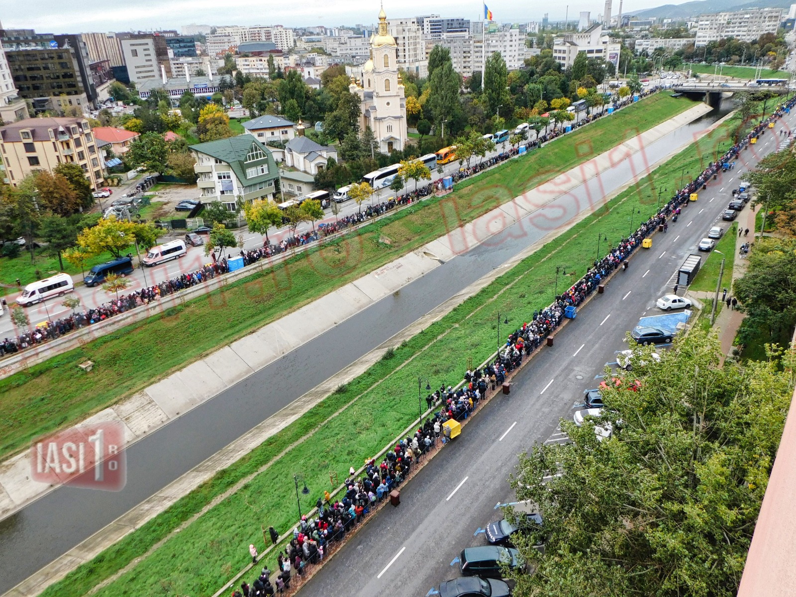 Imaginile care te lasă, efectiv, fără cuvinte de la Pelerinajul la Sfânta Parascheva! ABC Ortodox: Acest nucleu de credință ortodoxă impresionant ne dă nădejdea că... - VIDEO