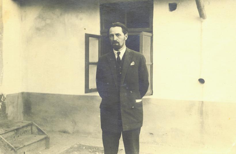 &#039;&#039;Poezia lui este cea mai substanţială şi mai originală poezie românească după aceea a lui Eminescu&#039;&#039;. Sf. Dumitru Stăniloae despre poetul creștin Vasile Voiculescu