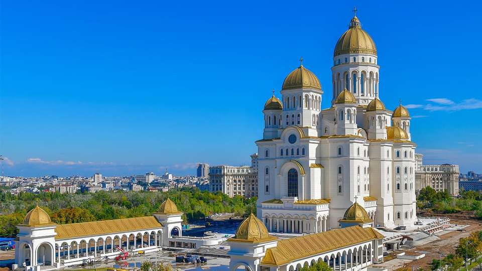 Patriarhul Ecumenic ajunge vineri la Bucureşti. Va oficia slujba de sfinţire a picturii Catedralei Naţionale
