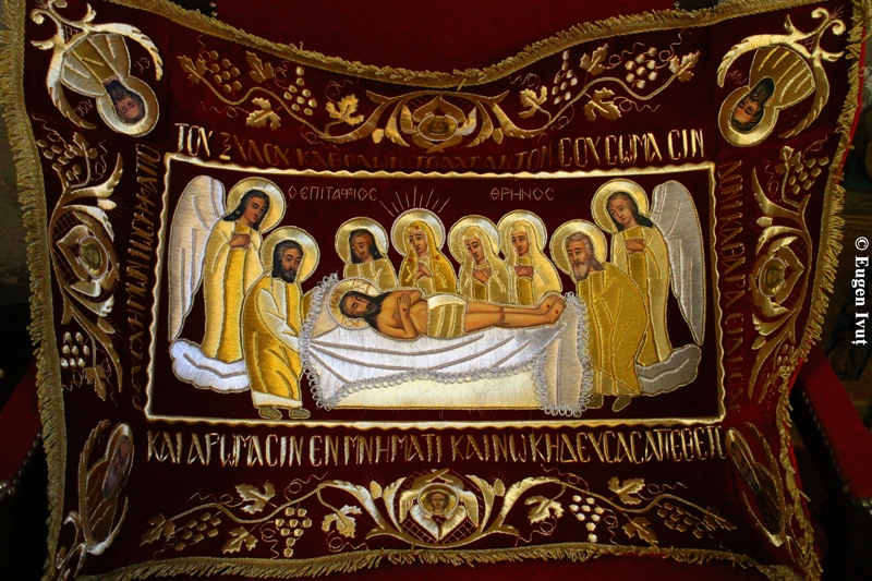 De ce trecem pe sub Sfântul Epitaf în Vinerea Mare? / Prohodul Domnului - Video