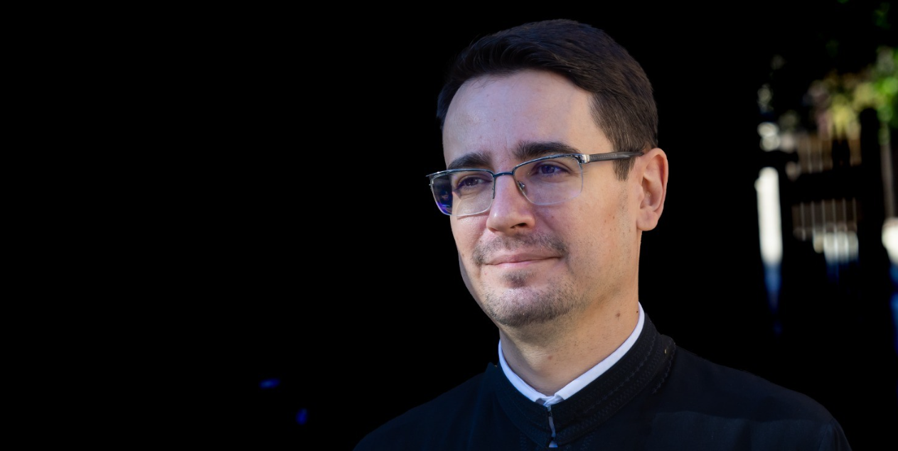 Nou atac mizerabil la adresa Patriarhului Daniel, chiar de ziua sa de naștere. Pr. Adrian Agachi: ''E orchestrat de o persoană din..."