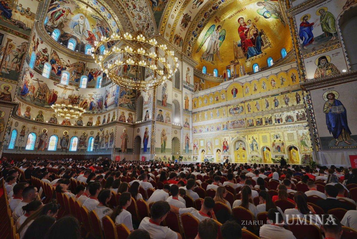ITO 2026: Conferință de luat aminte și „Procesiunea luminilor”, la București, cu mii de tineri